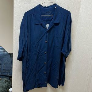 Men's 3XL Navy Blue button down Tommy Bahama shirt. Like new, rarely worn.